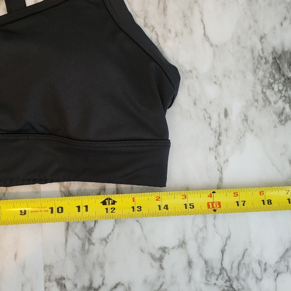 Strappy Criss cross racerback active yoga bra with removable cup pads - Picture 4 of 7